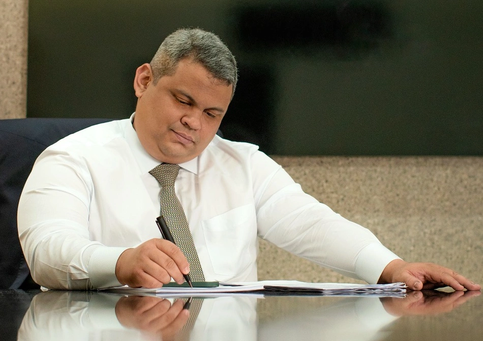 Pesquisa com Raimundo Júnior na liderança é feita por instituto sem autorização para funcionar